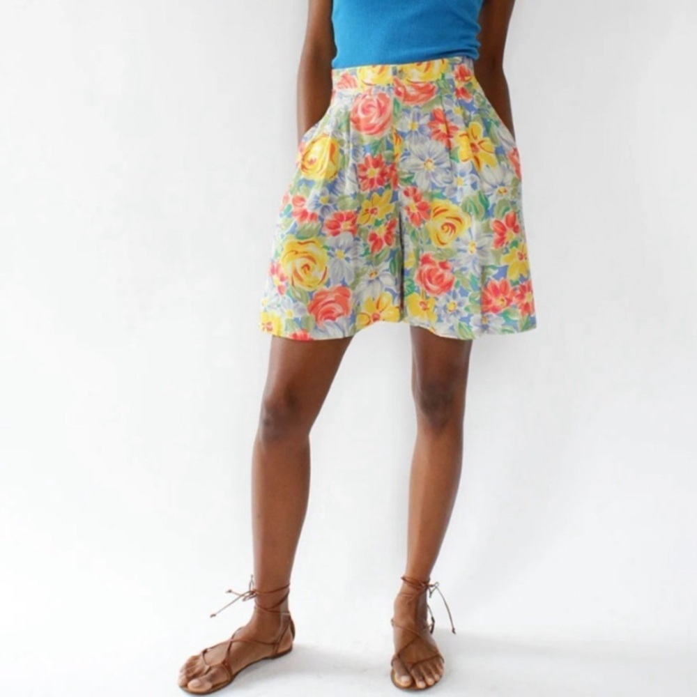 Vintage Floral Bermuda Shorts - Picture 12 of 12